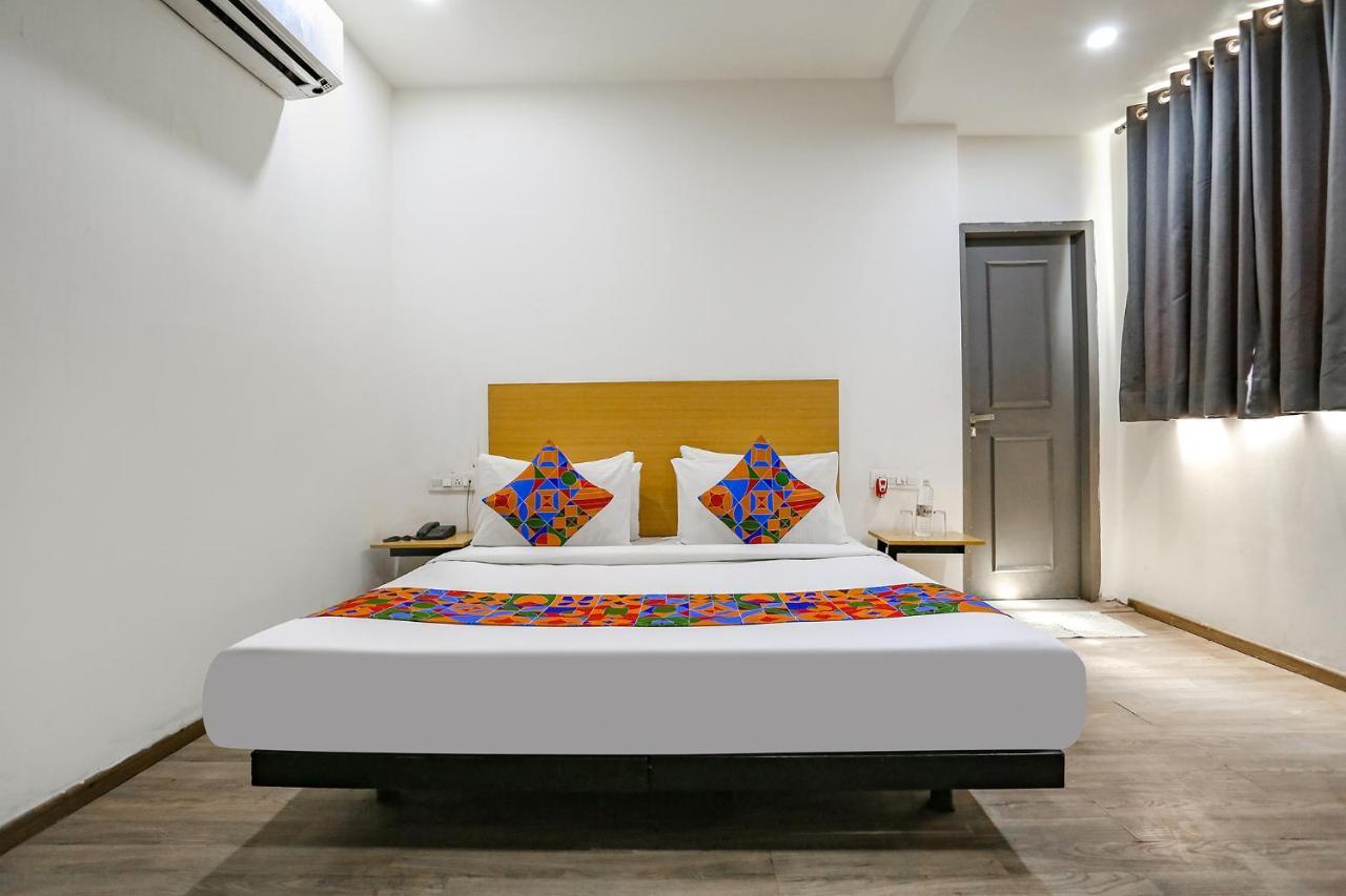 Fabhotel Vat - Meera Bagh Delhi  Eksteriør billede