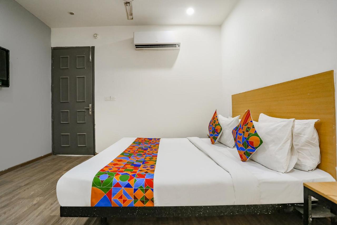 Fabhotel Vat - Meera Bagh Delhi  Eksteriør billede