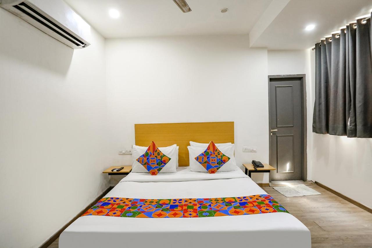 Fabhotel Vat - Meera Bagh Delhi  Eksteriør billede