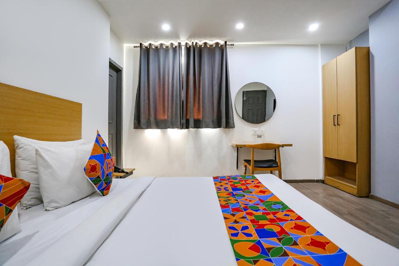 Fabhotel Vat - Meera Bagh Delhi  Eksteriør billede