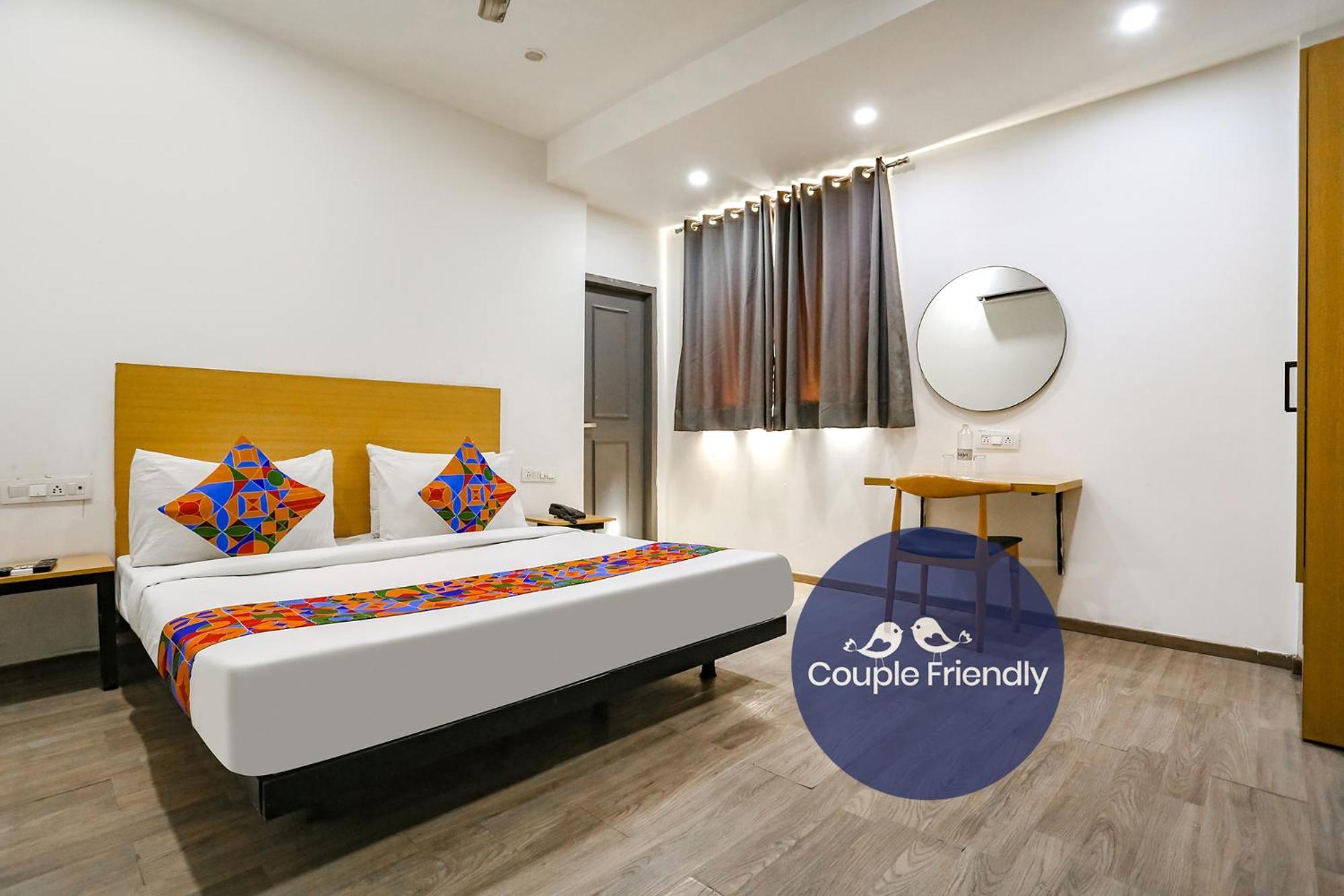 Fabhotel Vat - Meera Bagh Delhi  Eksteriør billede